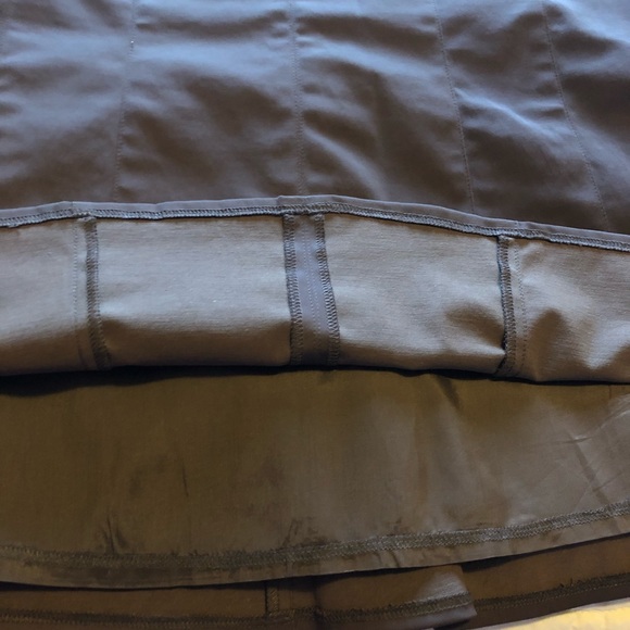 Vintage two piece brown skirt suit that can transition from corporate to dressy. - Picture 14 of 16